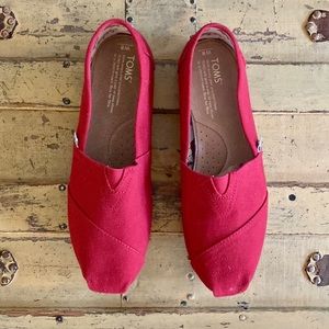TOMS CLASSIC RED CASUAL SLIP ON FLAT SHOES WOMEN'S SIZE 8 REG WIDTH